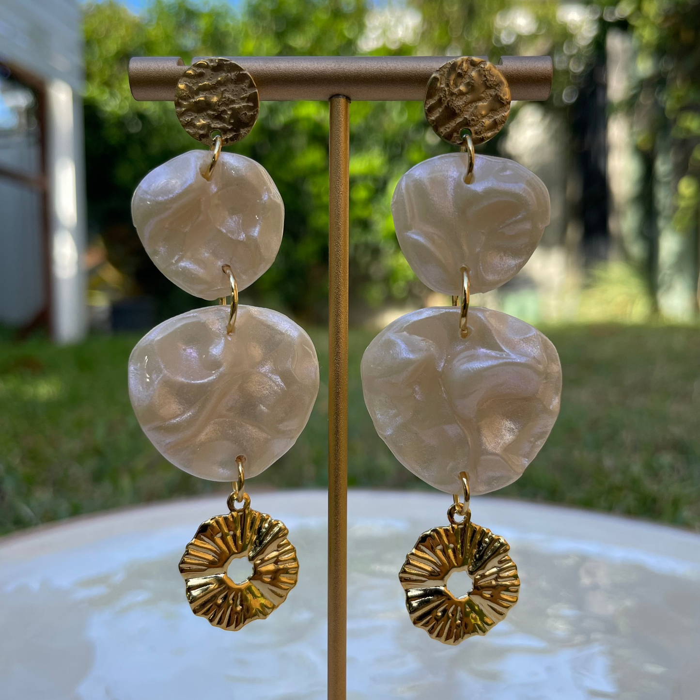 Josefina collection, handmade polymer clay earrings, gold plated.
Lightweight
